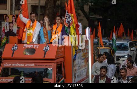 Mumbai, Inde. 08 novembre 2024. MUMBAI INDE 8 NOVEMBRE 2024 Shiv Sena UBT candidat Vinod Ghosalkar rassemblement électoral à Dahisar le 8 novembre 2024 à Mumbai Inde photo par Satish Bate Hindustan Times crédit : Sipa USA/Alamy Live News Banque D'Images