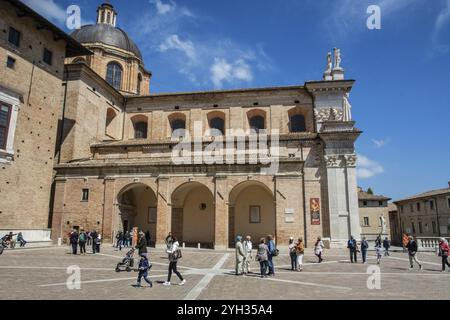 La cour d'honneur, Palazzo Ducale, Urbino, Urbino et Pesaro, Marche, Italie, Europe Banque D'Images