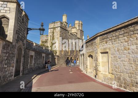 Windsor Berkshire, Angleterre, 13 mai 2019 : touriste visitant le château de Windsor. Est une résidence royale dans le Berkshire, Angleterre construit en 11 siècle Banque D'Images