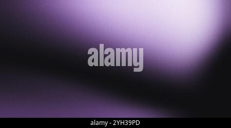 Blanc violet dégradé abstrait flou sur fond granuleux foncé, spot lumineux lumineux, grande taille de bannière Banque D'Images