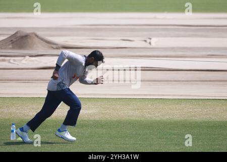 Mushfiqur Rahim AS Bangladesh assiste à une séance d'entraînement au stade Zahur Ahmed Chowdhury (ZACS) à Sagorika, Chattogram, Bangladesh, le 2 octobre Banque D'Images