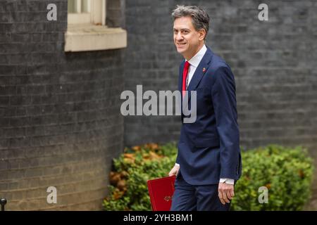 Ed Miliband, secrétaire d'État à la sécurité énergétique et Net Zero, assiste à la réunion du cabinet pré-budgétaire au 10 Downing créé Credit : Amanda Rose/Alamy Banque D'Images