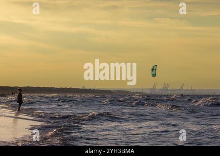 Île de Sobiszewska, POLOGNE-02 SEPTEMBRE 2024 : coucher de soleil paisible par la mer dans la soirée d'été, Gdansk, Pologne, Europe Banque D'Images
