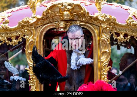 Londres, Royaume-Uni. 9 novembre 2024. Alastair King DL nouvellement élu à la cathédrale Saint-Paul après avoir reçu une bénédiction en tant que 696e Lord Maire de la ville de Londres lors du Lord Mayor's Show, la plus ancienne et la plus grandiose procession civique du monde, un événement qui remonte au début du XIIIe siècle lorsque le roi Jean a accordé que la ville de Londres pourrait nommer son propre maire. Il fait son chemin de la ville à Westminster lointain pour jurer loyauté envers la Couronne. Credit : Stephen Chung / Alamy Live News Banque D'Images