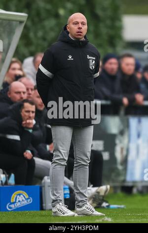 HEEMSTEDE, 09-11-2024, Sportcomplex RCH, Betnation Divisie, Dutch Tweede Divisie Football, saison 2024 / 2025. Match entre Koninklijke HFC - Quick Boys. Quick Boys entraîneur / entraîneur Thomas Thomas Duivenvoorden. Banque D'Images