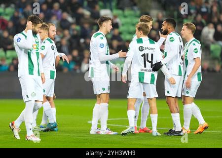 GRONINGEN, 09-11-2024, stade Euroborg, saison 2024/2025, match de football néerlandais Eredivisie entre le FC Groningen et le Sparta. Équipe du FC Groningen crédit : Pro Shots/Alamy Live News Banque D'Images