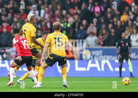 Molineux, Wolverhampton le samedi 9 novembre 2024. Action en milieu de terrain lors du match de premier League entre Wolverhampton Wanderers et Southampton à Molineux, Wolverhampton le samedi 9 novembre 2024. (Photo : Stuart Leggett | mi News) crédit : MI News & Sport /Alamy Live News Banque D'Images