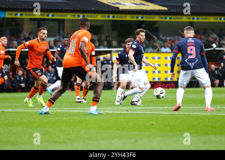 Dundee, Écosse. 9 novembre 2024. Aidan Denholm voyage avec le ballon lors du match de premier rang de William Hill SPFL entre Dundee United et Ross County à Tannadice Park, Dundee. Crédit : Connor Douglas/Alamy Live News Banque D'Images