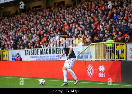 Dundee, Écosse. 9 novembre 2024. Aidan Denholm en action lors du William Hill SPFL Premiership match entre Dundee United et Ross County au Tannadice Park, Dundee. Crédit : Connor Douglas/Alamy Live News Banque D'Images