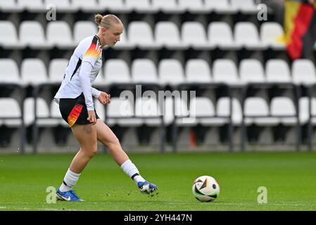 Tubize, Belgique. 09 novembre 2024. Luzie Zahringer (5 ans) d'Allemagne photographiée lors d'un match de football entre les équipes nationales féminines de moins de 17 ans d'Allemagne et de Belgique lors de la compétition féminine des moins de 17 ans de l'UEFA ronde 1 journée 3 dans le groupe A2 le samedi 9 novembre 2024 à Tubize, Belgique . Crédit : Sportpix/Alamy Live News Banque D'Images