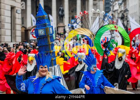 Londres, Royaume-Uni. 9 novembre 2024. The Worshipful Company of Constructors - The Lord Mayor's Show 2024 présente le 696e Lord Mayor de Londres, Alastair King du quartier Queenhithe. Le spectacle remonte au début du XIIIe siècle, lorsque le roi Jean a accordé à la ville de Londres la possibilité de nommer son propre maire. Il a insisté pour que chaque maire nouvellement élu vienne en amont de la lointaine Westminster et jure loyauté envers la Couronne. Les Maires font ce voyage depuis plus de 800 ans. Crédit : Guy Bell/Alamy Live News Banque D'Images