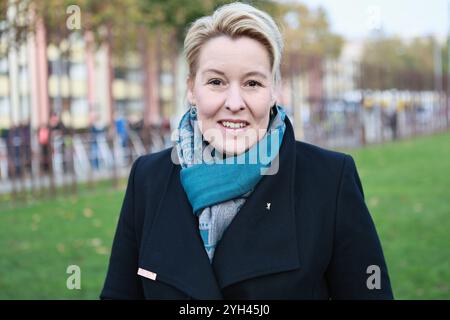 Allemagne, Berlin, 9 novembre 2024, Franziska Giffey, sénateur berlinois pour l'économie, l'énergie et les entreprises, lors de l'événement marquant le 35e anniversaire de la chute du mur de Berlin au Mémorial du mur de Berlin sur Bernauer Strasse. Banque D'Images