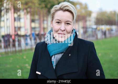 Allemagne, Berlin, 9 novembre 2024, Franziska Giffey, sénateur berlinois pour l'économie, l'énergie et les entreprises, lors de l'événement marquant le 35e anniversaire de la chute du mur de Berlin au Mémorial du mur de Berlin sur Bernauer Strasse. Banque D'Images