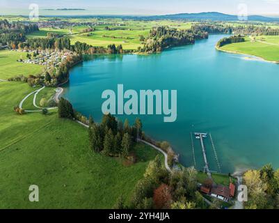 Vue aérienne du lac Forggensee, près de Dietringen, Ammergauer Alpen, Allgaeu, Bavière, Allemagne Banque D'Images