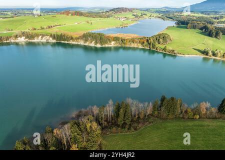 Vue aérienne du lac Forggensee, près de Dietringen, Ammergauer Alpen, Allgaeu, Bavière, Allemagne Banque D'Images