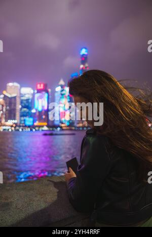 Vue nocturne de Shanghai Skyline avec le Bund et les gratte-ciel Banque D'Images