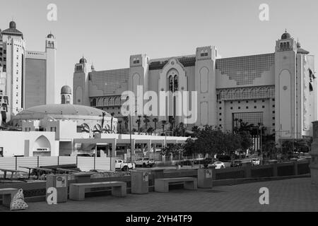 Eilat, Israël- 10 mai 2024 : noir et blanc Palais des Hérodes Eilat bâtiment royal arrière de la propriété. Propriété de Fattal Hotels Banque D'Images