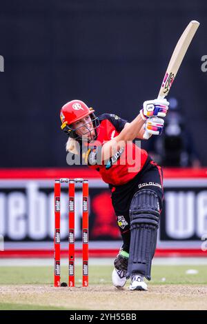 Melbourne, Australie, 9 novembre 2024. Nicole Faltum de Melbourne Renegades Bats lors du match T20 de Weber Women's Big Bash League (WBBL10) entre Melbourne Renegades Women et Melbourne Stars Women au CitiPower Centre Junction Oval le 9 novembre 2024 à Melbourne, Australie. Crédit : Santanu Banik/Speed Media/Alamy Live News Banque D'Images