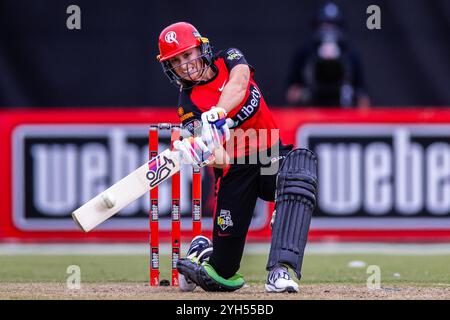 Melbourne, Australie, 9 novembre 2024. Nicole Faltum des Melbourne Renegades attaque lors du match T20 de Weber Women's Big Bash League (WBBL10) entre Melbourne Renegades Women et Melbourne Stars Women au CitiPower Centre Junction Oval le 9 novembre 2024 à Melbourne, Australie. Crédit : Santanu Banik/Speed Media/Alamy Live News Banque D'Images