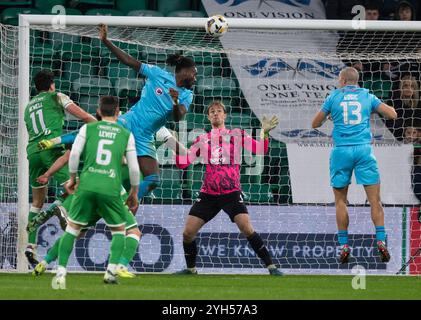 Édimbourg, Royaume-Uni. 09 novembre 2024. Scottish Premiership - Hibernian FC v St Mirren FC 09/11/20/24 le défenseur de St Mirren, Richard Taylor, approche alors que Hibs affronte St Mirren dans la première phase de la Scottish Premiership au Easter Road Stadium, à Édimbourg, au Royaume-Uni. Crédit : Ian Jacobs/Alamy Live News Banque D'Images