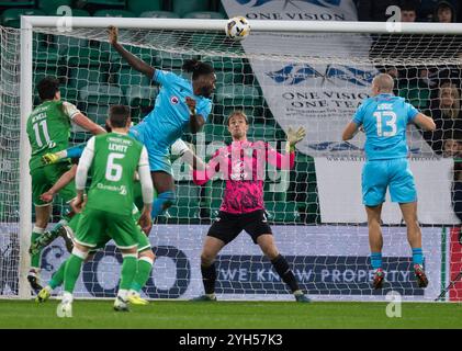 Édimbourg, Royaume-Uni. 09 novembre 2024. Scottish Premiership - Hibernian FC v St Mirren FC 09/11/20/24 le défenseur de St Mirren, Richard Taylor, approche alors que Hibs affronte St Mirren dans la première phase de la Scottish Premiership au Easter Road Stadium, à Édimbourg, au Royaume-Uni. Crédit : Ian Jacobs/Alamy Live News Banque D'Images