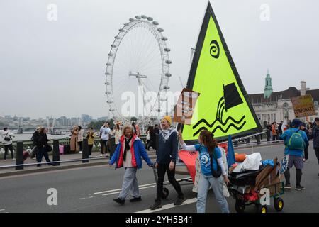 La marche pour l'eau potable dans le centre de Londres dimanche 3 novembre 2024 dans le centre de Londres Banque D'Images