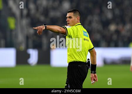 Simone Sozza arbitre lors du match de Serie A 2024/25 entre Juventus FC et Torino FC au stade Allianz le 09 novembre 2024 à Turin, Italie - ph Giuliano Marchisciano lors du match Juventus FC vs Torino FC, match de football italien Serie A à Turin, Italie, 09 novembre 2024 Banque D'Images