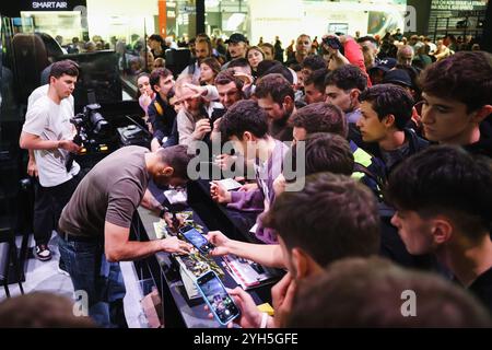 Milan, observations de célébrités - Andrea Iannone rencontre les fans à l'EICMA pour le 110ème anniversaire du salon du cycle et de la moto à Rho Fiera Milano. Sur la photo : Andrea Iannone Banque D'Images