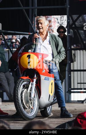 Milan, la Champions Charity Race lors de l'édition EICMA pour les 110 ans du salon du cycle et de la moto à Rho Fiera Milano. Sur la photo : Giacomo Agostini Banque D'Images