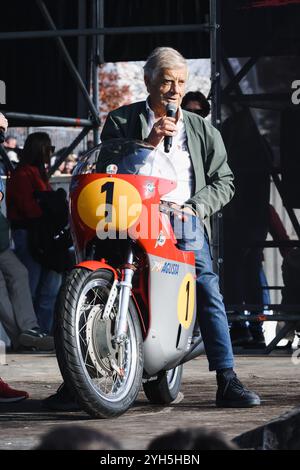 Milan, la Champions Charity Race lors de l'édition EICMA pour les 110 ans du salon du cycle et de la moto à Rho Fiera Milano. Sur la photo : Giacomo Agostini Banque D'Images