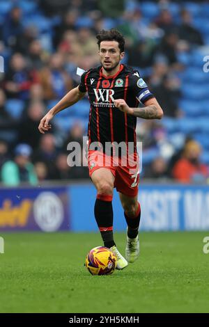 Cardiff, Royaume-Uni. 09 novembre 2024. Lewis Travis de Blackburn Rovers en action. EFL Skybet championnat match, Cardiff City contre Blackburn Rovers au Cardiff City Stadium à Cardiff, pays de Galles, samedi 9 novembre 2024. Cette image ne peut être utilisée qu'à des fins éditoriales. Usage éditorial exclusif, photo par Andrew Orchard/Andrew Orchard photographie sportive/Alamy Live News crédit : Andrew Orchard photographie sportive/Alamy Live News Banque D'Images