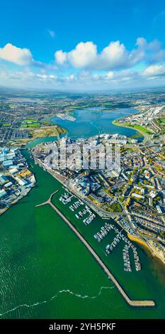 Vue aérienne de Poole, une ville côtière du Dorset, dans le sud de l'Angleterre, connue pour son grand port naturel et ses plages de sable, Royaume-Uni Banque D'Images