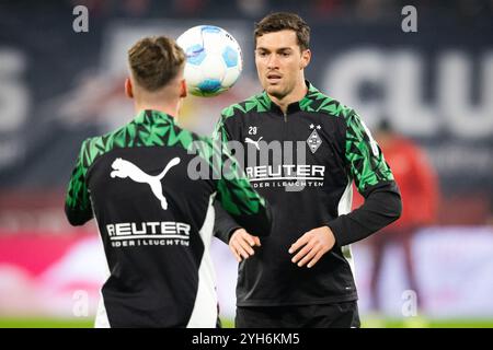 Leipzig, Allemagne. 09 novembre 2024. Joe Sally (29 ans) du Borussia Mönchengladbach s'échauffe avant le match de Bundesliga entre le RB Leipzig et le Borussia Mönchengladbach au Red Bull Arena de Leipzig. Crédit : Gonzales photo/Alamy Live News Banque D'Images