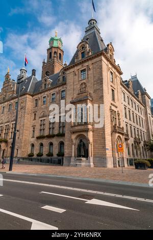 Rotterdam, NL - 10 octobre 2021 : l'hôtel de ville de Rotterdam a été construit entre 1914 et 1920 par Henri Evers. C'est l'un des rares bâtiments du centre de Rotter Banque D'Images