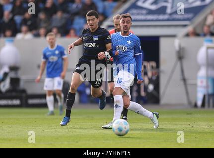 Darmstadt, Deutschland. 09 novembre 2024. 09.11.2024, xdcx, Fussball 2. Bundesliga, SV Darmstadt 98 - Hertha BSC Berlin, emonline, emspor, Despor, v.l., Ibrahim Maza (Hertha BSC Berlin), Philipp Förster (SV Darmstadt 98) LA RÉGLEMENTATION DFL/DFB INTERDIT TOUTE UTILISATION DE PHOTOGRAPHIES COMME SÉQUENCES D'IMAGES ET/OU QUASI-VIDÉO. Crédit : dpa/Alamy Live News Banque D'Images