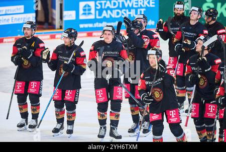 Landshut, Allemagne. 09 novembre 2024. Team GER Sad, Fabio Wagner Nr.38 d'Allemagne Yasin EHLIZ Nr. 42 d'Allemagne Patrick HAGER Nr.50 d'Allemagne Colin Ugbekile Nr.79 d'Allemagne au match ALLEMAGNE - SLOVAQUIE 2-5 DEB HOCKEY SUR GLACE DEUTSCHLAND CUP à Landshut, Allemagne, 9 novembre 2024, saison 2024/2025. Photographe : ddp images/STAR-images crédit : ddp Media GmbH/Alamy Live News Banque D'Images