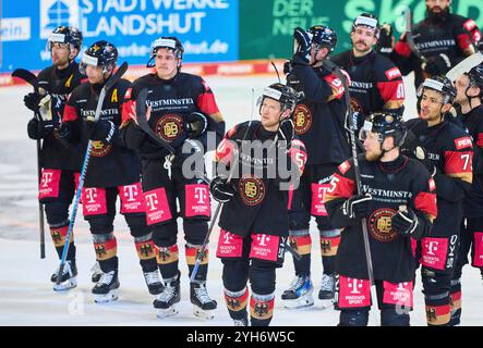 Landshut, Allemagne. 09 novembre 2024. Team GER Sad, Fabio Wagner Nr.38 d'Allemagne Yasin EHLIZ Nr. 42 d'Allemagne Patrick HAGER Nr.50 d'Allemagne Colin Ugbekile Nr.79 d'Allemagne au match ALLEMAGNE - SLOVAQUIE 2-5 DEB HOCKEY SUR GLACE DEUTSCHLAND CUP à Landshut, Allemagne, 9 novembre 2024, saison 2024/2025. Photographe : ddp images/STAR-images crédit : ddp Media GmbH/Alamy Live News Banque D'Images