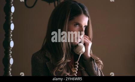 ANNA KENDRICK dans WOMAN OF THE HOUR (2023), mise en scène ANNA KENDRICK. Crédit : AGC STUDIOS / album Banque D'Images