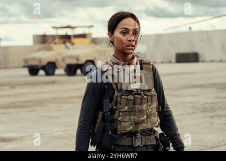 ZOE SALDANA dans OPS : LIONESS (2023), réalisé par PAUL CAMERON, JOHN HILLCOAT et ANTHONY BYRNE. Crédit : PARAMOUNT TELEVISION / Album Banque D'Images