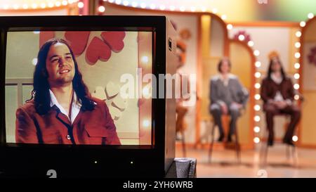 DANIEL ZOVATTO dans WOMAN OF THE HOUR (2023), réalisé par ANNA KENDRICK. Crédit : AGC STUDIOS / album Banque D'Images