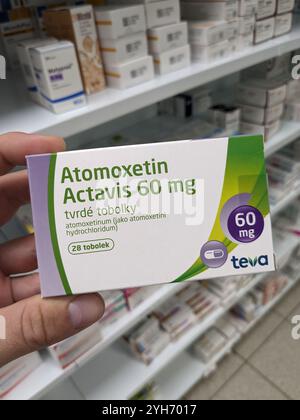 Atomoxetin Actavis boîte de médicament avec la substance active Atomoxetine de Mylan, utilisé pour le traitement du TDAH, trouble déficitaire de l'attention avec hyperactivité, Banque D'Images