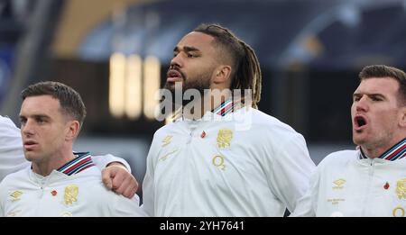 Londres, Royaume-Uni. 09 novembre 2024. George Ford (Sale Sharks) de l'Angleterre Chandler Cunningham-South (Harlequins) et Ben Spencer (Bath Rugby) de l'Angleterre chantant l'hymne national pendant les Autumn Nations Series entre l'Angleterre et l'Australie (Wallabies) au stade Allianz, Twickenham, Londres le 09 novembre 2024 crédit : action Foto Sport/Alamy Live News Banque D'Images