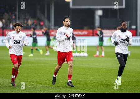 Almere, pays-Bas. 10 novembre 2024. ALMERE, 10-11-2024, Yanmar Stadium, saison 2024/2025, Néerlandais Eredivisie Football. Joueurs de Almere City pendant le réchauffement de Almere City - Feyenoord. Crédit : Pro Shots/Alamy Live News Banque D'Images