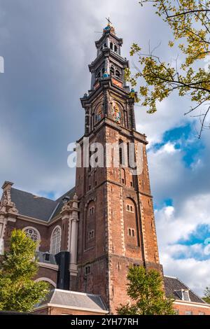 Le Westerkerk est une église réformée au sein du calvinisme protestant néerlandais dans le centre d'Amsterdam. Il se trouve dans la partie la plus occidentale de Grachtengordel. Banque D'Images