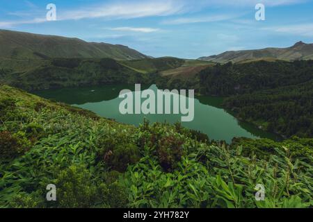 Offrant un panorama exceptionnel sur la Lagoa Funda et la Lagoa Rasa (lagunes), ce point de vue surplombe les deux lagunes qui sont situées dans le b Banque D'Images