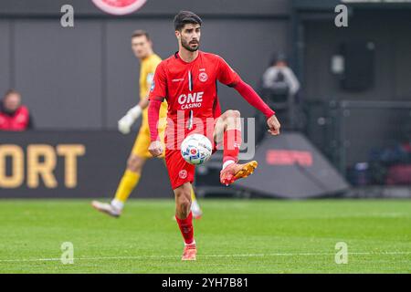 Almere, pays-Bas. 10 novembre 2024. ALMERE, PAYS-BAS - 10 NOVEMBRE : Ricardo VISUS de l'Almere City FC dribble lors du match néerlandais Eredivisie entre l'Almere City FC et Feyenoord au Yanmar Stadion le 10 novembre 2024 à Almere, pays-Bas. (Photo par Andre Weening/Orange Pictures) crédit : Orange pics BV/Alamy Live News Banque D'Images