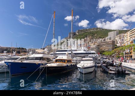 Voiliers amarrés dans le port de Monaco, Monte Carlo, Monaco, Sud de la France, Côte d'Azur, Europe Banque D'Images