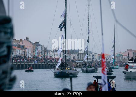 Ambiance chenal avant le départ du Vendée Globe 2024-2025, 10ème édition de la course de yacht tour du monde en solo, le 9 novembre 2024 aux Sables-d'Olonne, France - photo Pierre Bouras / DPPI Banque D'Images