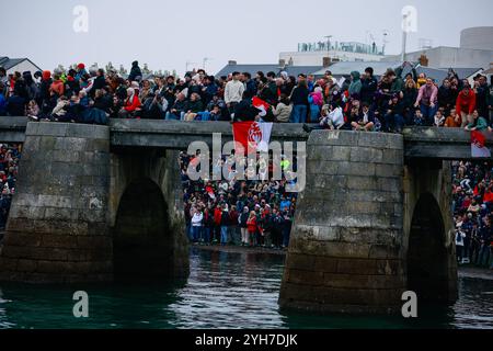 Ambiance chenal avant le départ du Vendée Globe 2024-2025, 10ème édition de la course de yacht tour du monde en solo, le 9 novembre 2024 aux Sables-d'Olonne, France - photo Pierre Bouras / DPPI Banque D'Images