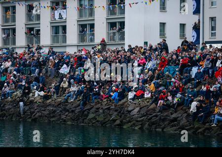 Ambiance chenal avant le départ du Vendée Globe 2024-2025, 10ème édition de la course de yacht tour du monde en solo, le 9 novembre 2024 aux Sables-d'Olonne, France - photo Pierre Bouras / DPPI Banque D'Images